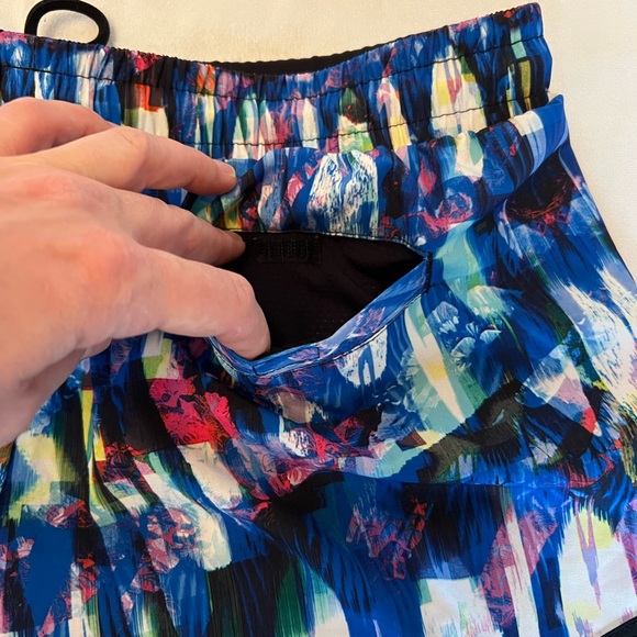 Fabletics Carrie II Multicolor Print Dolphin Hem Shorts - Picture 5 of 7